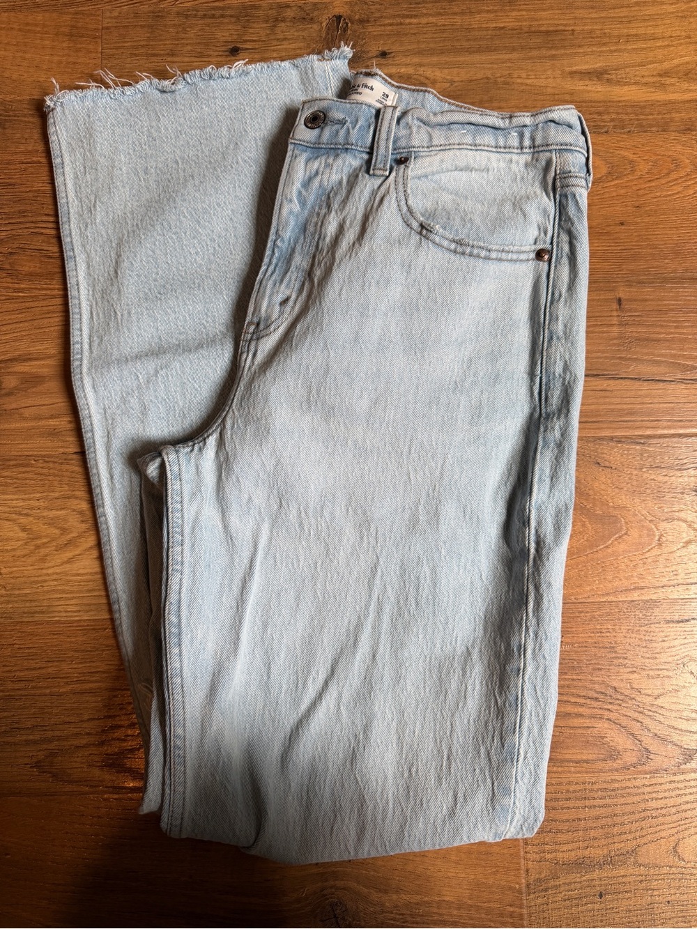 Abercrombie & Fitch High Rise 90s Relaxed Jeans